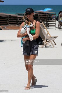 Nina Agdal feet photo thumbnail