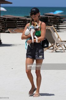 Nina Agdal feet photo thumbnail