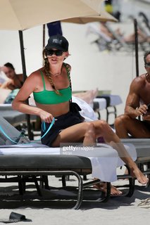 Nina Agdal feet photo thumbnail