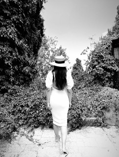 Dorra Zarrouk feet photo thumbnail