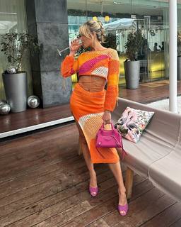 Ashley Roberts feet photo thumbnail
