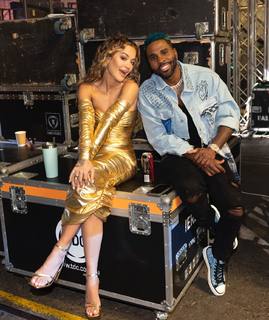 Rita Ora feet photo thumbnail