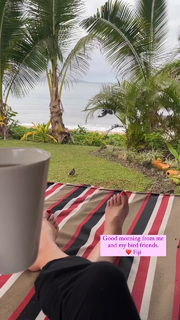 Angela Kinsey feet photo thumbnail