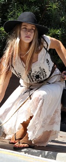 Amber Heard feet photo thumbnail