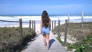 Larissa Manoela feet photo thumbnail