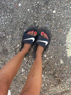 Ludovica Pagani feet photo thumbnail