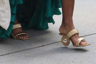 Kelly Rowland feet photo thumbnail