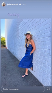 Julie Benz feet photo thumbnail