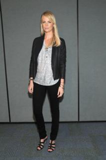 Charlize Theron feet photo thumbnail