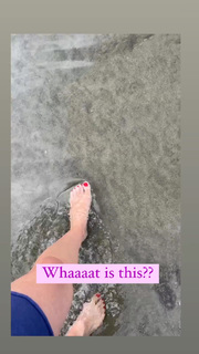 Angela Kinsey feet photo thumbnail
