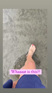 Angela Kinsey feet photo thumbnail