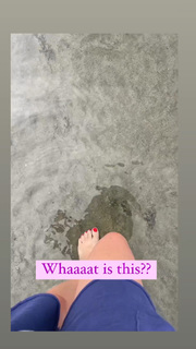 Angela Kinsey feet photo thumbnail