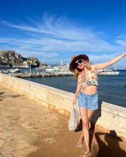 Heather Graham feet photo thumbnail
