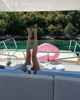 Heather Graham feet photo thumbnail