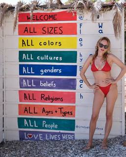Heather Graham feet photo thumbnail
