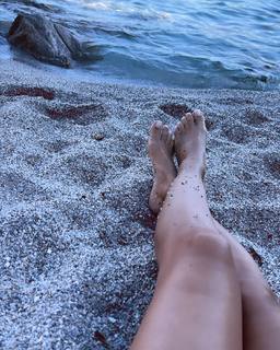 Anna Safroncik feet photo thumbnail