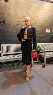 Lily Allen feet photo thumbnail