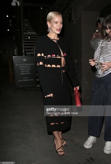 Lily Allen feet photo thumbnail