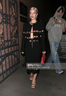 Lily Allen feet photo thumbnail