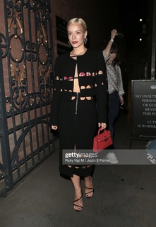 Lily Allen feet photo thumbnail