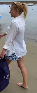 Angela Kinsey feet photo thumbnail