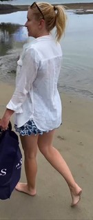 Angela Kinsey feet photo thumbnail