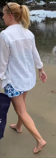 Angela Kinsey feet photo thumbnail