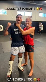 Karolina Kowalkiewicz feet photo thumbnail