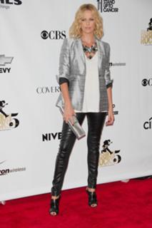 Charlize Theron feet photo thumbnail