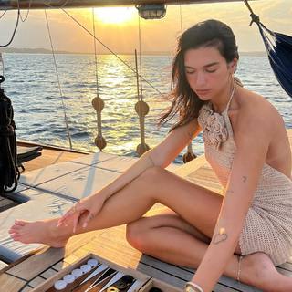Dua Lipa feet photo thumbnail