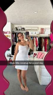 Natalie Noel Mariduena feet photo thumbnail