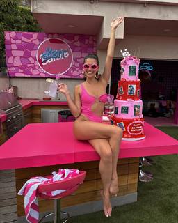 Sara Sampaio feet photo thumbnail