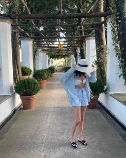 Sara Sampaio feet photo thumbnail