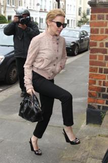 Kylie Minogue feet photo thumbnail