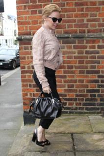 Kylie Minogue feet photo thumbnail