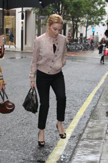 Kylie Minogue feet photo thumbnail