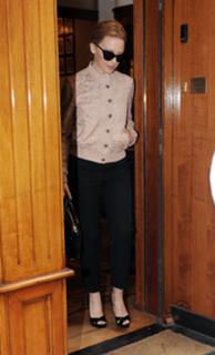 Kylie Minogue feet photo thumbnail