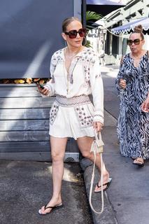 Jennifer Lopez feet photo thumbnail