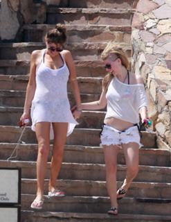 Avril Lavigne feet photo thumbnail