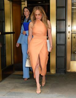 Jennifer Lopez feet photo thumbnail