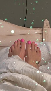 Joss Stone feet photo thumbnail