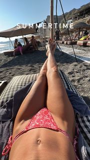 Athina Oikonomakou feet photo thumbnail