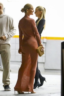 Rosie Huntington-Whiteley feet photo thumbnail