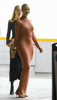Rosie Huntington-Whiteley feet photo thumbnail