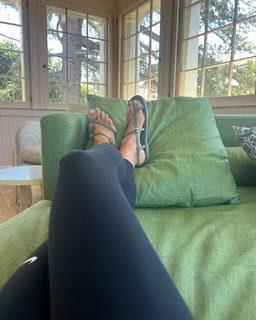 Jordana Brewster feet photo thumbnail