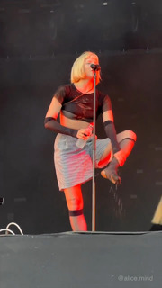 Aurora Aksnes feet photo thumbnail