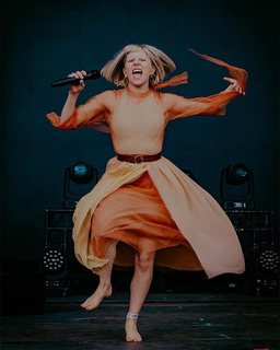Aurora Aksnes feet photo thumbnail