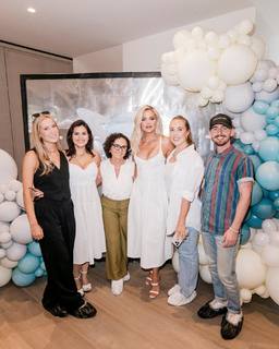 Khloé Kardashian feet photo thumbnail