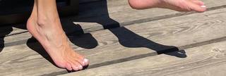 Khloé Kardashian feet photo thumbnail