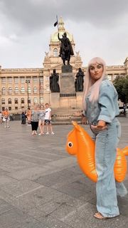 Ewa Farna feet photo thumbnail